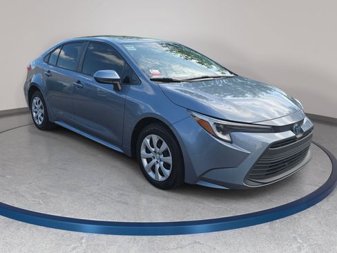 Certified 2023 Toyota Corolla LE FWD image 3