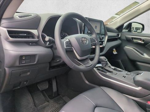 Certified 2026 Toyota Highlander XLE image 3