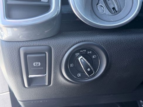 Used 2015 Porsche Cayenne S image 13