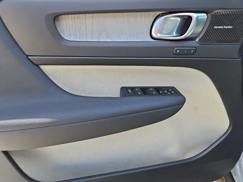 Used 2025 Volvo XC40 B5 Ultra w/ Climate Package image 12