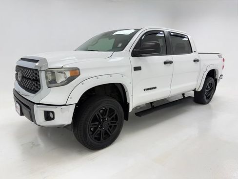Used 2020 Toyota Tundra SR5 w/ SR5 Leather Package RWD image 5