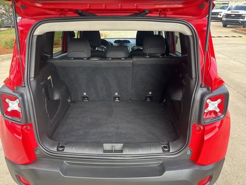 Used 2020 Jeep Renegade Altitude FWD image 12