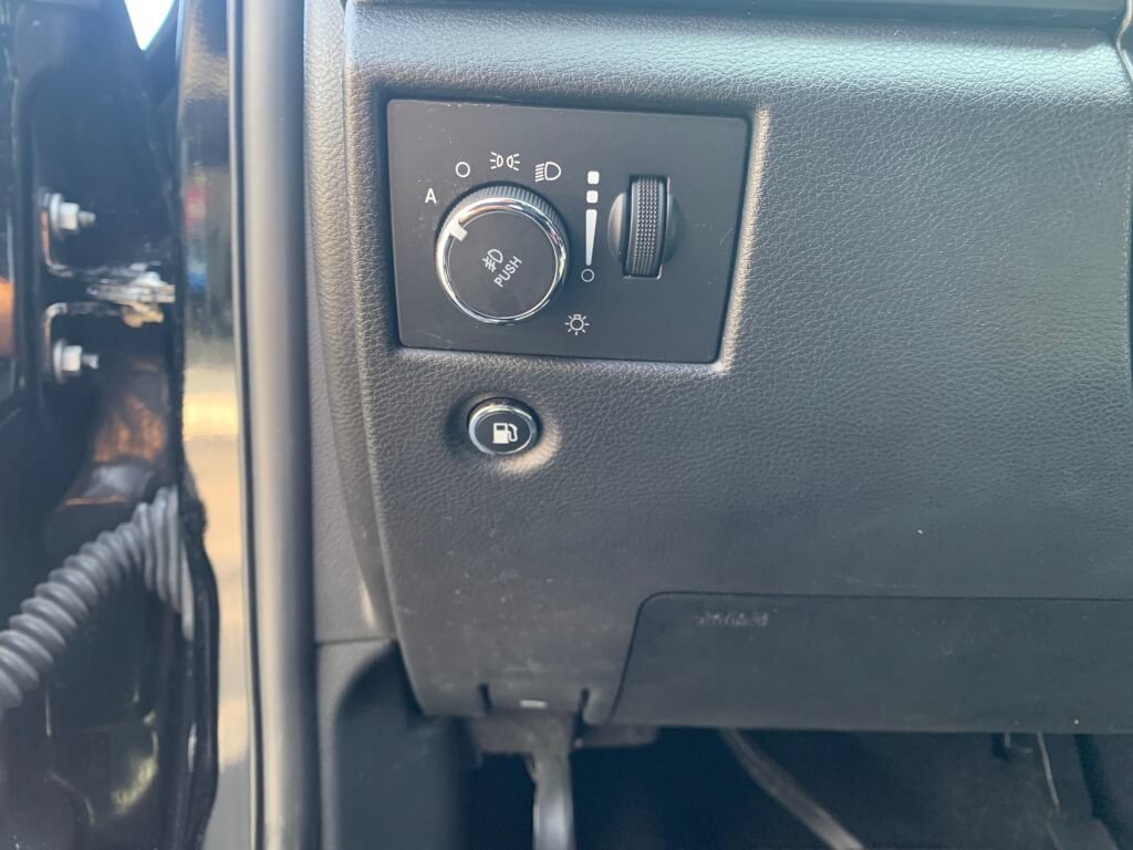 Used 2020 Jeep Grand Cherokee Altitude AWD/4WD image 14