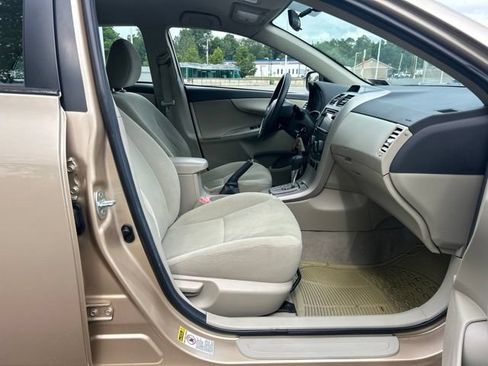 Used 2013 Toyota Corolla LE FWD image 15
