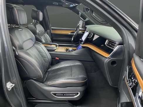 Used 2022 Jeep Grand Wagoneer Series III image 35