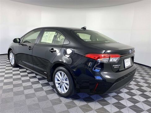 Used 2025 Toyota Corolla LE image 6