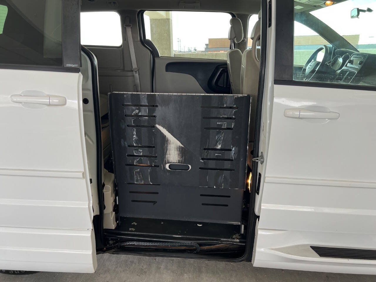 Used 2014 Dodge Grand Caravan SE w/ Quick Order Package 29E SE FWD image 11