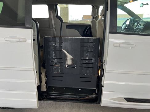 Used 2014 Dodge Grand Caravan SE w/ Quick Order Package 29E SE FWD image 11