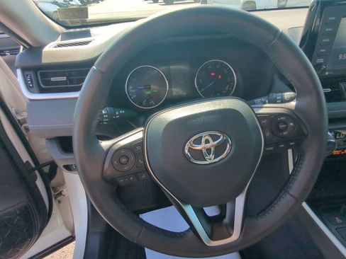 Used 2021 Toyota RAV4 XLE Premium AWD/4WD image 15