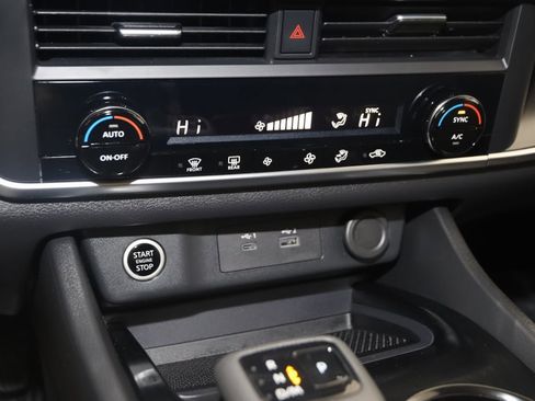 Used 2023 Nissan Rogue SV image 26