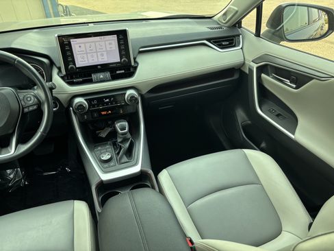 Used 2019 Toyota RAV4 Limited w/ Advanced Technology Package AWD/4WD image 22