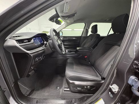Used 2023 Jeep Grand Cherokee L Laredo AWD/4WD image 12