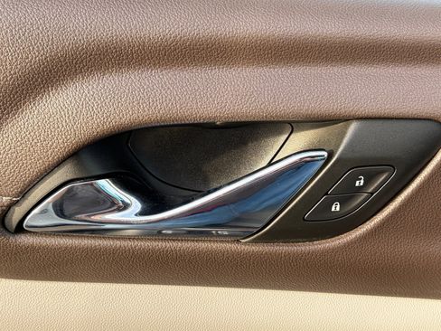 Used 2022 GMC Acadia SLE image 9