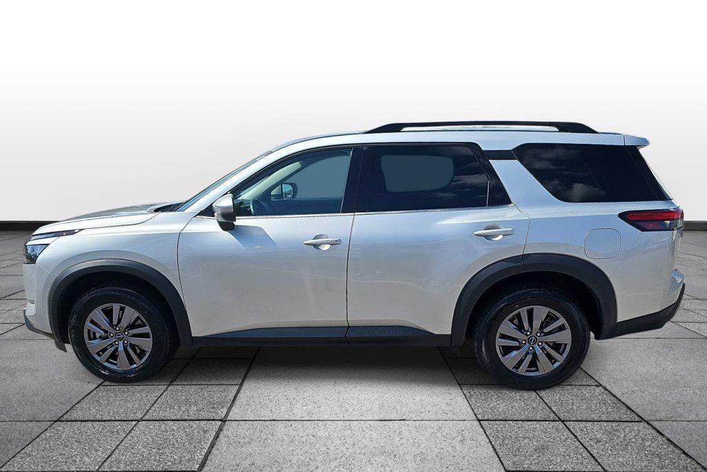 Used 2025 Nissan Pathfinder SV AWD/4WD image 8