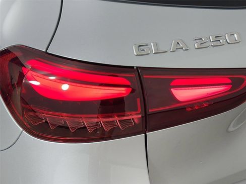 Used 2026 Mercedes-Benz GLA 250 4MATIC image 44