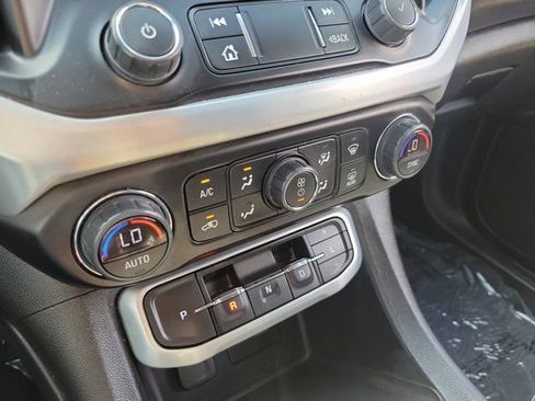 Used 2023 GMC Acadia SLE w/ Driver Convenience Package FWD image 28