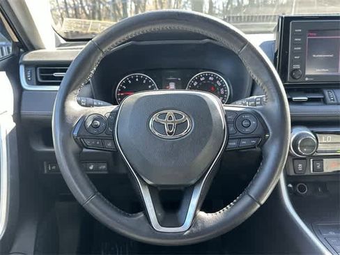 Used 2021 Toyota RAV4 XLE Premium image 8