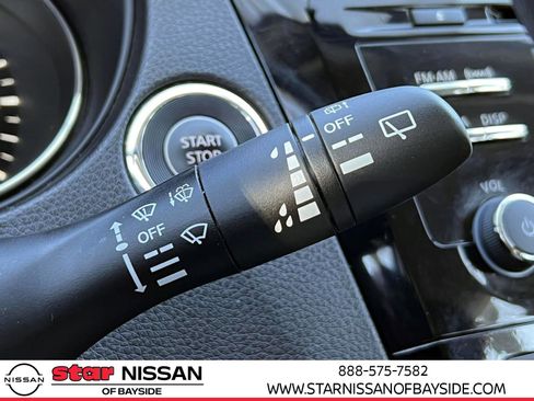 Used 2017 Nissan Rogue Sport SV image 23