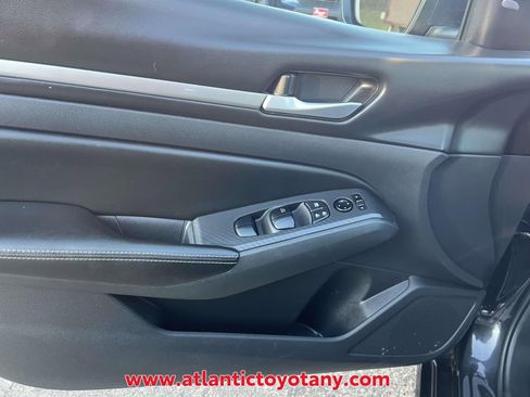 Used 2022 Nissan Altima 2.5 SV image 19