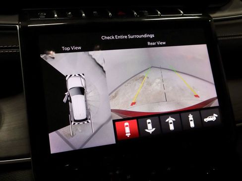 Used 2024 Jeep Grand Cherokee Limited w/ Luxury Tech Group II image 2