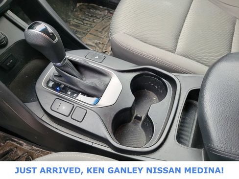 Used 2016 Hyundai Santa Fe SE w/ Cargo Package image 11