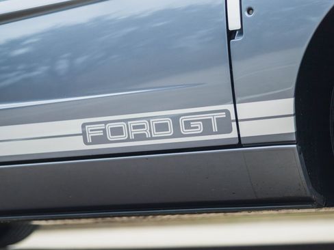 Used 2006 Ford GT RWD image 20