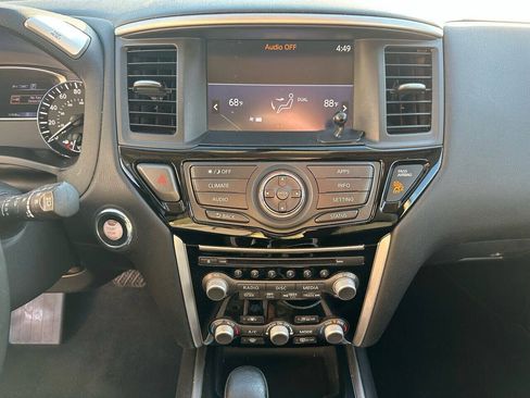 Used 2018 Nissan Pathfinder SV AWD/4WD image 15