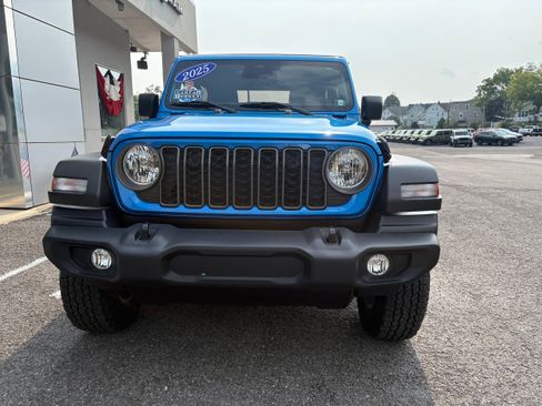 Used 2025 Jeep Wrangler Sport AWD/4WD image 4