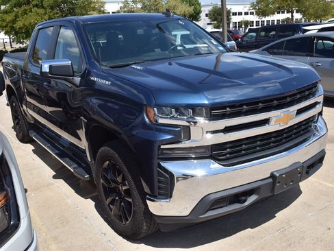 Used 2021 Chevrolet Silverado 1500 LT w/ Convenience Package II AWD/4WD image 4