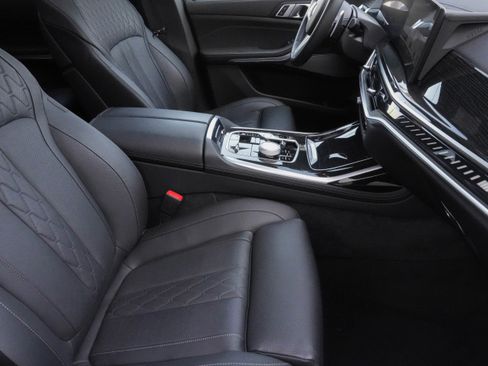 Used 2026 BMW X7 M60i image 10