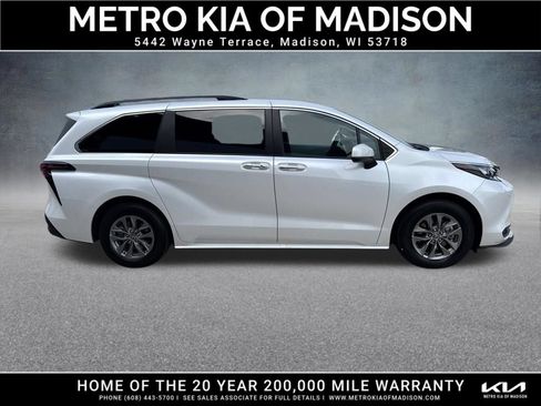 Used 2025 Toyota Sienna XLE AWD/4WD image 7