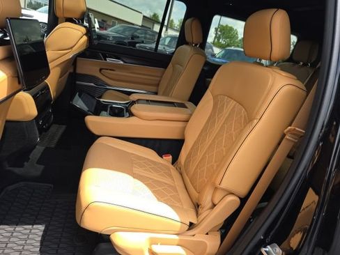 Used 2025 Jeep Grand Wagoneer Series III w/ Rear Seat Video Group 1 AWD/4WD image 29