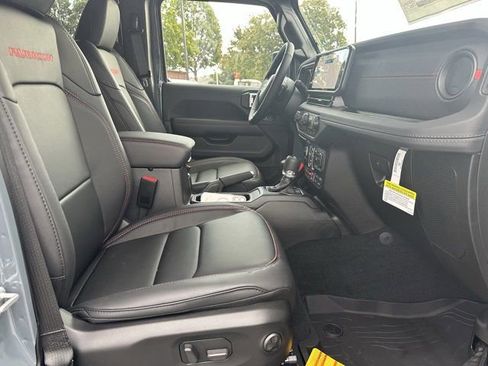 New 2025 Jeep Wrangler Unlimited Rubicon image 13
