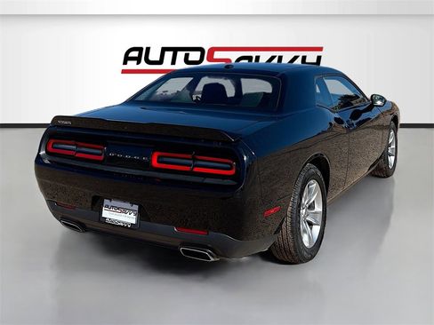 Used 2021 Dodge Challenger SXT image 7