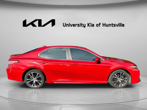 Used 2019 Toyota Camry SE FWD image 9