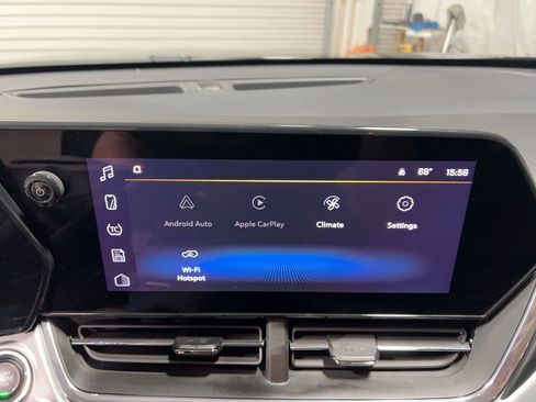 Used 2025 Chevrolet Trax LT w/ LT Convenience Package image 31