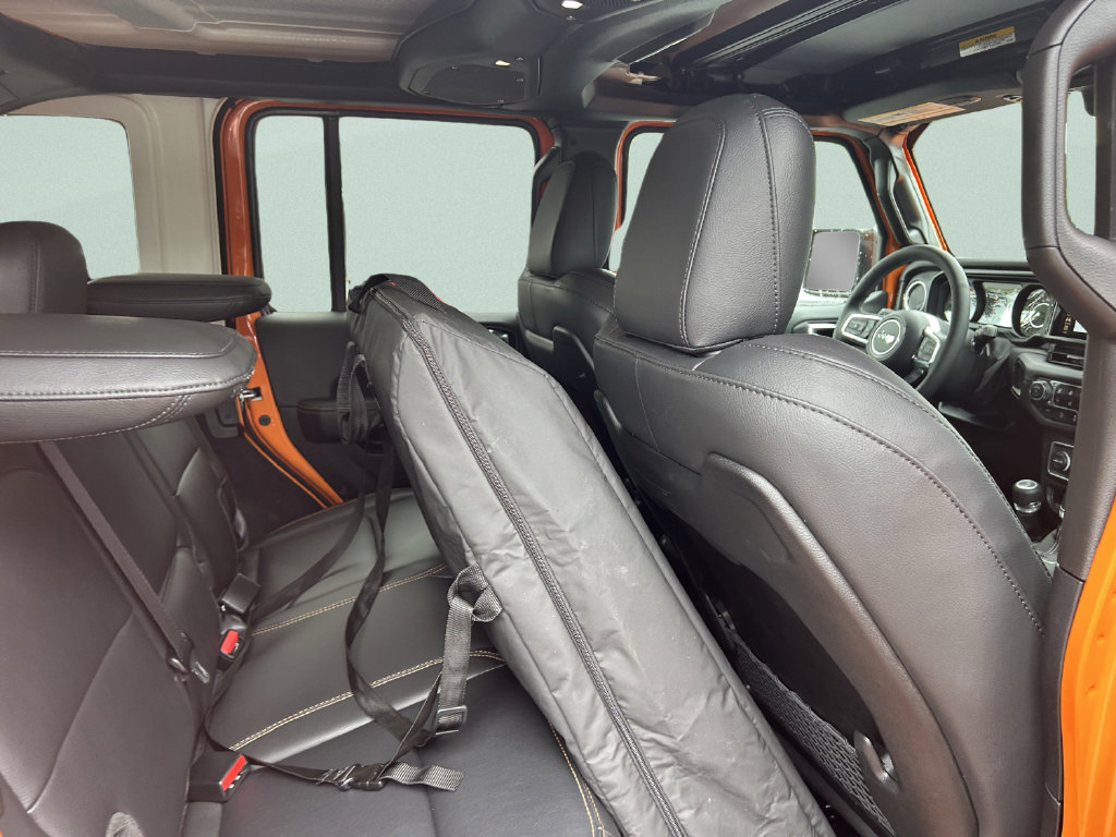 Used 2025 Jeep Wrangler Unlimited Sahara AWD/4WD image 21