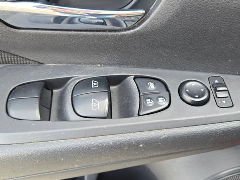 Used 2021 Nissan Kicks SV FWD image 20