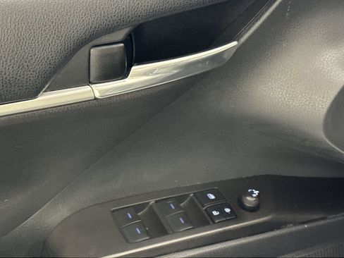 Used 2021 Toyota Camry SE FWD image 13