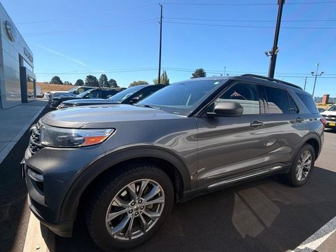 Used 2022 Ford Explorer XLT w/ Equipment Group 202A AWD/4WD image 8