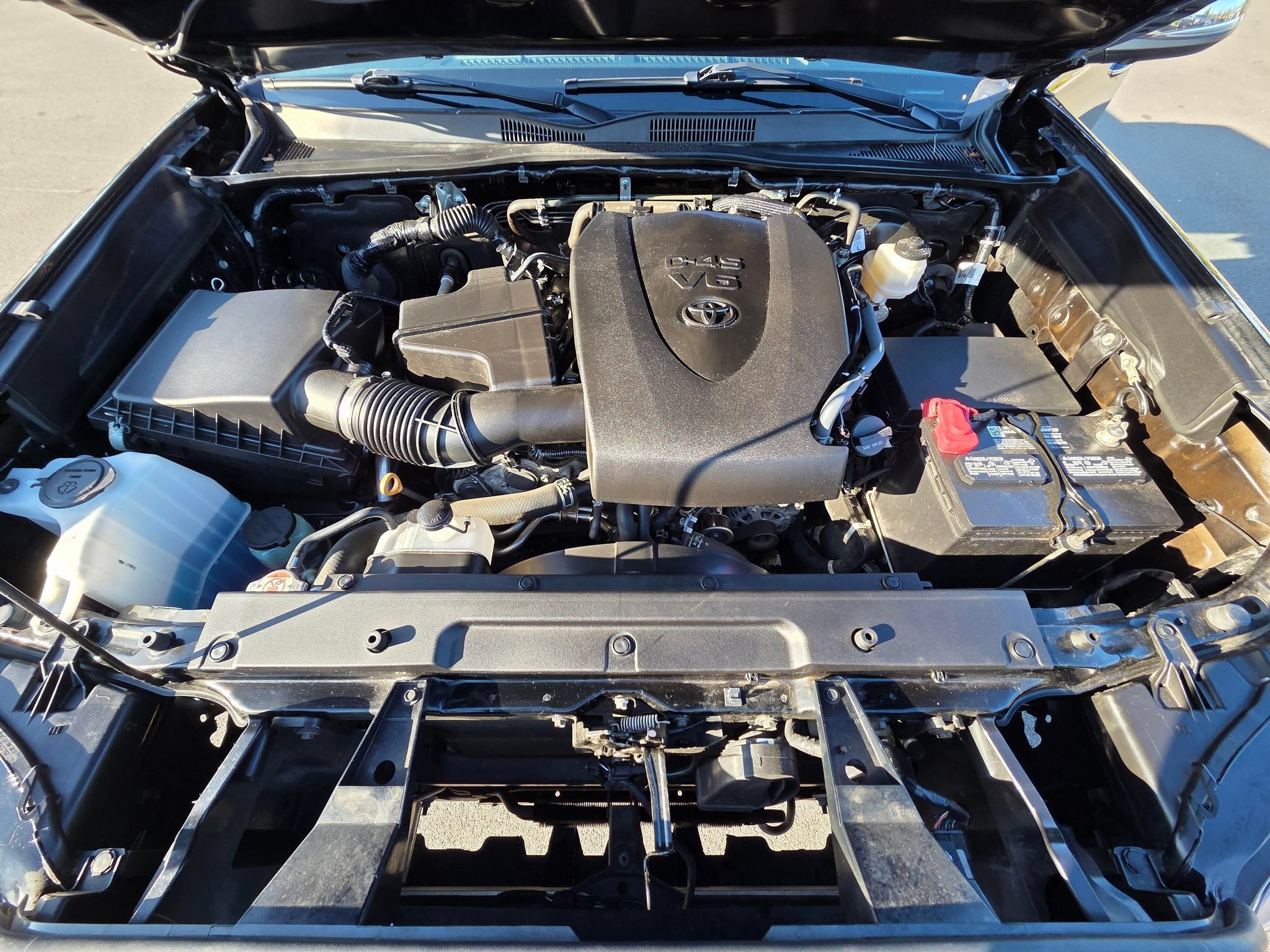 Used 2021 Toyota Tacoma Limited w/ Blackout Package (TMS) AWD/4WD image 9
