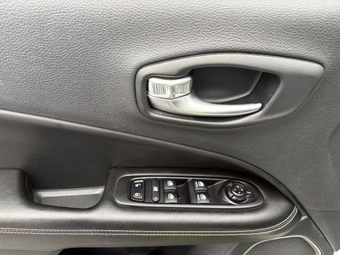 Used 2021 Jeep Compass Latitude AWD/4WD image 19