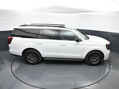 Used 2025 Ford Expedition Active AWD/4WD image 43