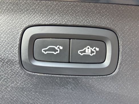 Certified 2023 Volvo XC90 B5 Plus image 42