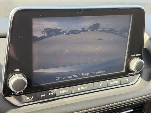 Used 2025 Nissan Rogue SV FWD image 18