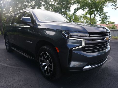 Used 2021 Chevrolet Suburban LT RWD image 5
