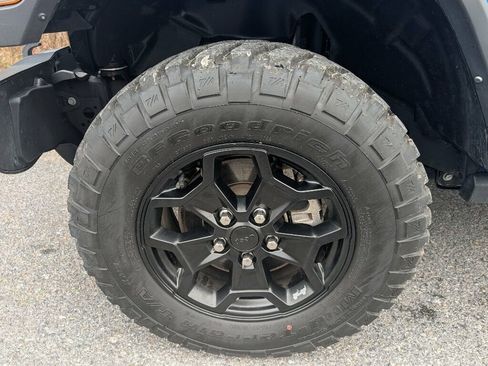 Used 2022 Jeep Gladiator Sport image 14