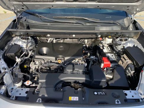 Used 2022 Toyota RAV4 XLE Premium FWD image 9