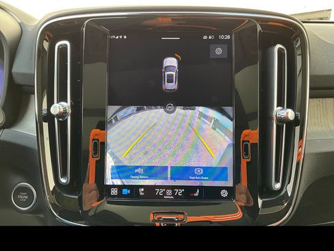 Certified 2023 Volvo XC40 B5 Plus w/ Driver Assist Package AWD/4WD image 7