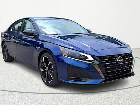 Certified 2024 Nissan Altima 2.5 SR FWD image 1